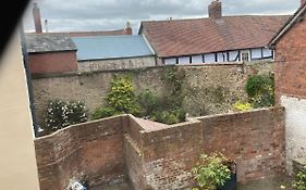 Rooftops - Bijou Sister Apartment To Assembly View - Free Parking Permit Provided